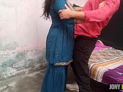 Intialaisten pariskuntien tabu-seksivideo, jossa on likaista puhetta ja äitipuoli