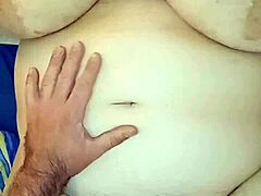 Итальянская подростка получает свои большие натуральные сиськи, заполненные спермой