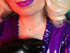 Xxx MILF 라이아 그랜더는 라텍스 페티쉬 비디오에서 고무 장갑을 입고 지배합니다
