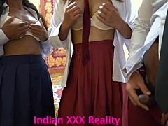 Video făcut acasă cu adolescenți indieni făcând sex cu audio făcută acasă în hindi