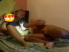 Kolumbijska lepotica dobi analno in vaginalno penetracijo