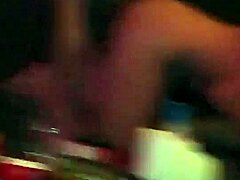 Ζευγάρι ερασιτεχνών εξερευνά το φετίχ του cuckold σε HD βίντεο