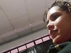 طالبة كولومبية ساخنة ذات مؤخرة كبيرة تحب أن تمارس الجنس مع شقيقها على الكاميرا