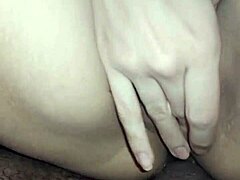 MILF con un culo enorme viene riempita di sesso anale