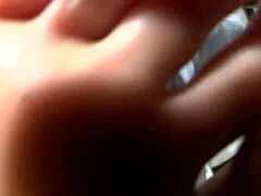 Fodfetish-video med en fodslave, der bliver tilfredsstillet af sin herskerinde